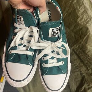Custom green women’s converse size 7.5, like new
